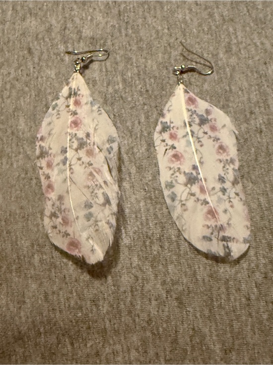 Jewelry - Floral Rose Feather Drop Earrings in Cream and Pink